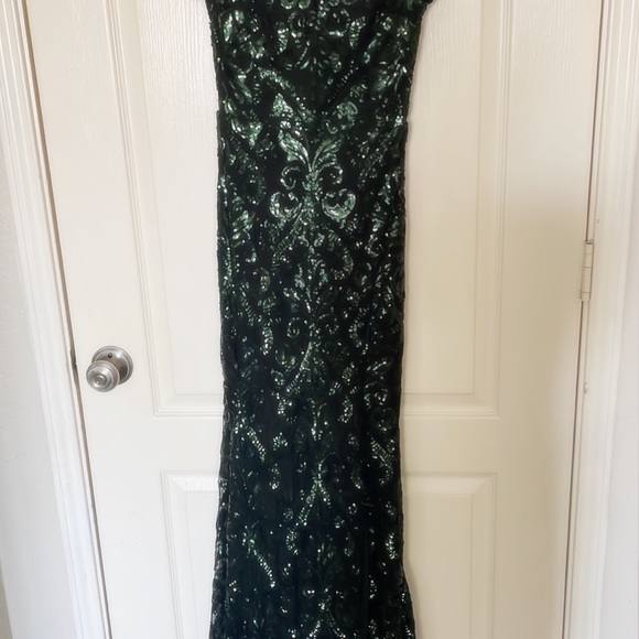 Dresses - Picture 3 of 3